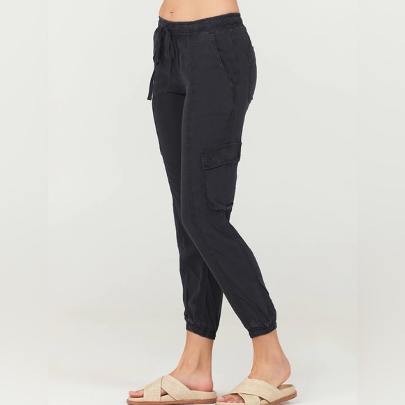 Bella Dahl Pants - Bella Dahl cargo pants black size medium
